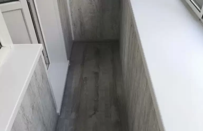 Отделка лоджии деревянными панелями